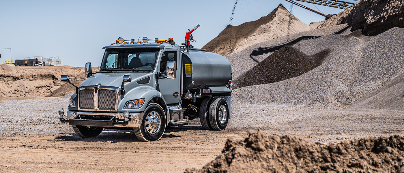 Kenworth T280 truck with water tank body.